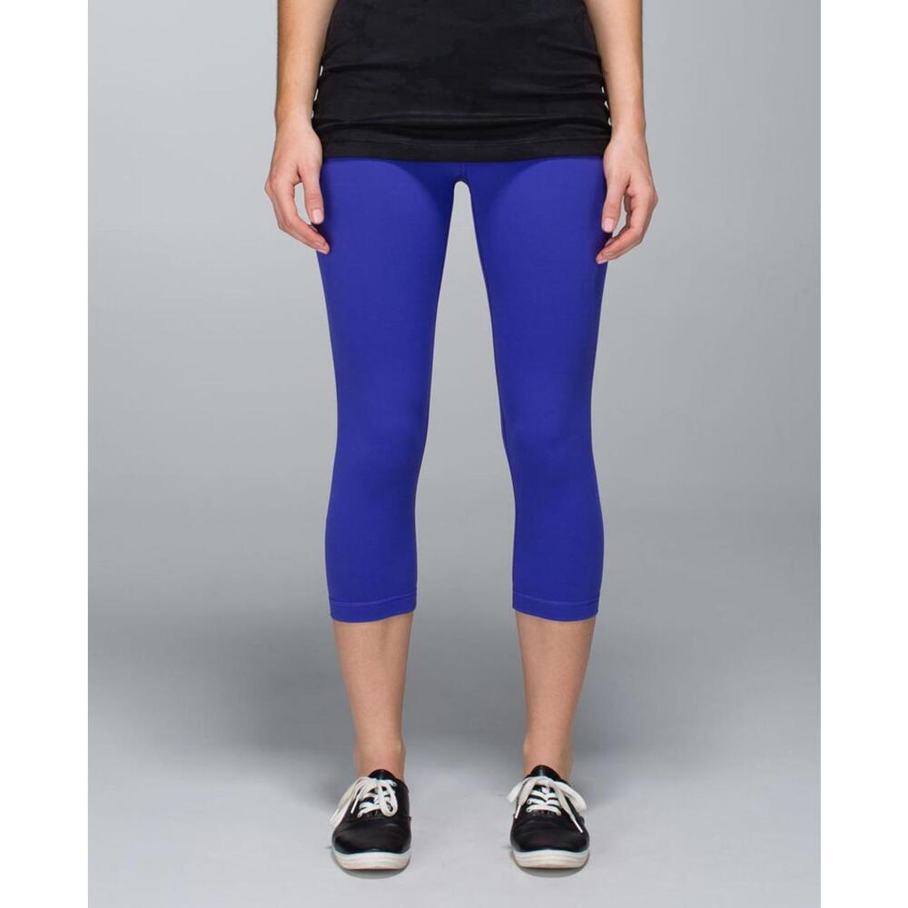Lululemon Wunder Under Crop (Reversible) Bruised Berry / Black Size 4 - Picture 9 of 13